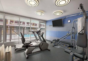2-Star Hotel ∙ Ramada by Wyndham Rockville Centre