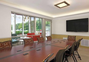 2-Star Hotel ∙ Ramada by Wyndham Rockville Centre