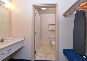 2-Star Hotel ∙ Red Roof Inn Clyde