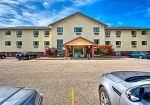 2-Star Hotel ∙ Rodeway Inn