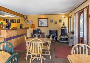 2-Star Hotel ∙ Rodeway Inn Pronghorn Lodge