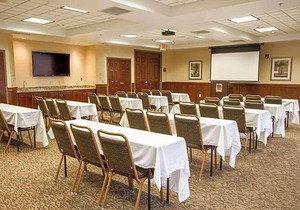 2-Star Hotel ∙ Comfort Suites Grand Rapids North