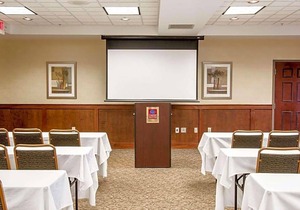 2-Star Hotel ∙ Comfort Suites Grand Rapids North