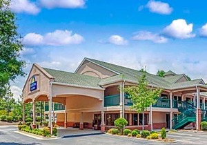 2-Star Hotel ∙ Days Inn & Suites by Wyndham Peachtree City