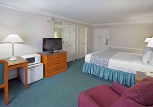 2-Star Hotel ∙ La Quinta Inn by Wyndham Omaha West