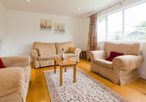 2 Suffolk Cottage - sleeps 4 guests in 2 bedrooms