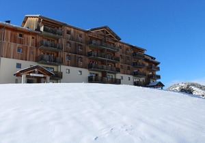 200m from resort center, 2nd floor, view mountain, balcony, tv, ski locker, 32m², Superdévoluy