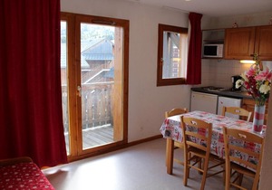 200m from resort center, 3rd floor, view mountain, balcony, parking, tv, ski locker, 31m²