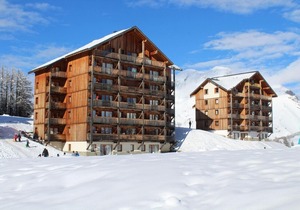 200m from resort center, 3rd floor, view mountain, balcony, parking, tv, ski locker, 31m²