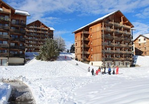 200m from resort center, 3rd floor, view mountain, balcony, parking, tv, ski locker, 31m²