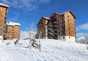 200m from resort center, 3rd floor, view mountain, balcony, parking, tv, ski locker, 31m²