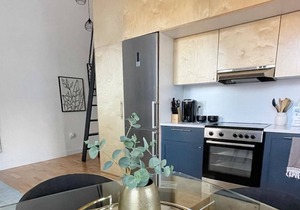 #201 · Historic Bldg-Yale, large studio w/loft sleeps 4 #201