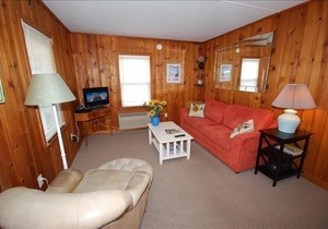 207B Laurel St - One Bedroom Apartment, Sleeps 4