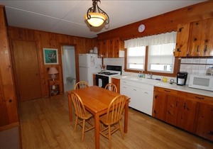 207B Laurel St - One Bedroom Apartment, Sleeps 4