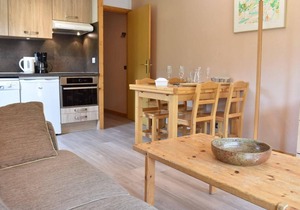 20m from ski slopes, 2nd floor, view mountain, balcony, tv, ski locker, 40m², Méribel