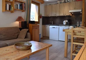 20m from ski slopes, 2nd floor, view mountain, balcony, tv, ski locker, 40m², Méribel