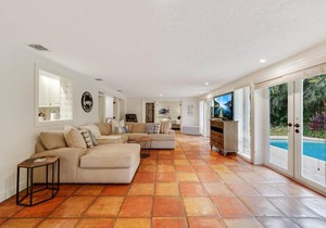 22 salt water pool home with king beds