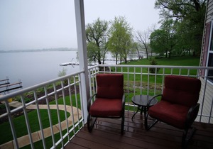 223 - Premium Lakefront Two Bedroom Condo Suite
