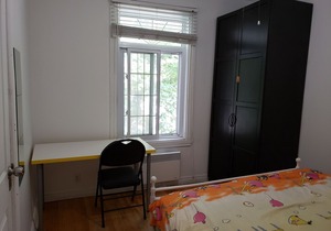 23#1 Metro Monk station, walk 3 minutes. Queen room with shared bathroom.