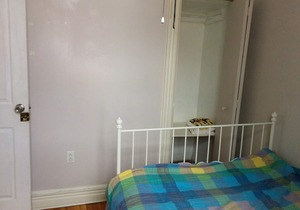 23#2 Metro Monk station walk 3 minutes. double room with shared bathroom.
