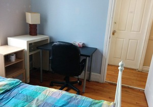 23#2 Metro Monk station walk 3 minutes. double room with shared bathroom.