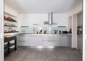 230 m² Apartment ∙ 4 bedrooms ∙ 4 guests