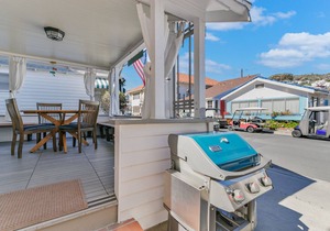 234CL: Fairweather Cottage, 2 Blocks from Beach, Cute Porch, Fireplace, WIFI - 2