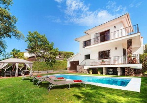 240 m² House ∙ 4 bedrooms ∙ 8 guests