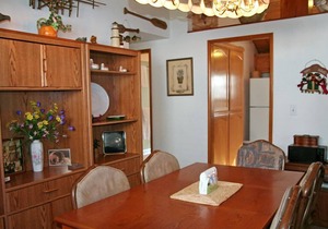 242CL: Budget-friendly Catalina Cottage + Vaulted Ceilings + Front Porch