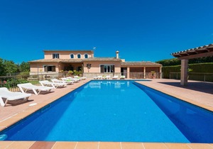 250 m² Villa ∙ 4 bedrooms ∙ 8 guests