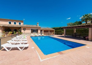 250 m² Villa ∙ 4 bedrooms ∙ 8 guests