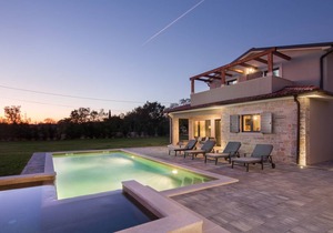 250 m² Villa ∙ 4 bedrooms ∙ 8 guests