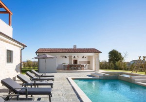 250 m² Villa ∙ 4 bedrooms ∙ 8 guests