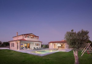 250 m² Villa ∙ 4 bedrooms ∙ 8 guests