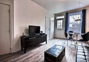 253 Cozy Apt with 2 balconies in Rosemont