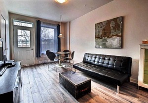 253 Cozy Apt with 2 balconies in Rosemont