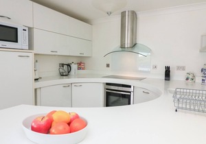 27 BURGH ISLAND CAUSEWAY, family friendly in Bigbury-On-Sea