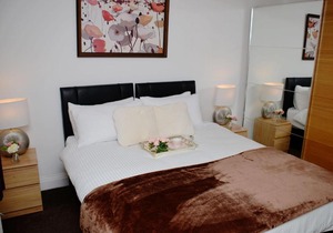 (29EW-01) Dreams Serviced Accommodations- Staines/Heathrow