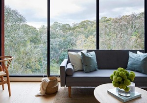 2BR Apt With Yarra River Views & Parking