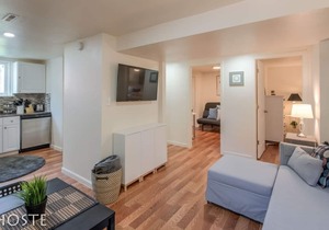 2BR ✶ Comfy Condo & Cute Patio ✶ Broadmoor area