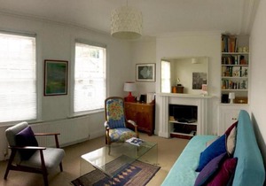 2BR flat, 10 min to Barons Court station and Thames River