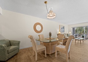 2BR Ground Level Condo w/Pool, 10 Minutes to Beaches with golf Course Views