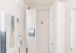 2BR Stunning Lux Apartment Free Parking, Rooftop Deck & Gym, ADA Compliant