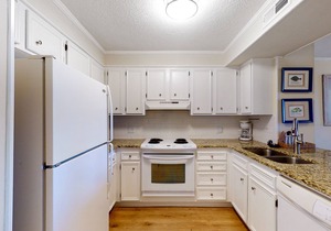 2nd-Floor Condo in Oceanfront Location w/WiFi, Screened-In Balcony, Shared Pool