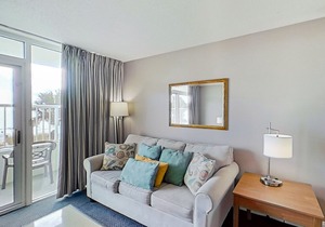 2nd Floor Oceanfront Snowbird Friendly Condo w/ Shared Pool/Hot Tub, AC, WiFi!