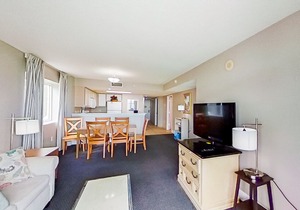 2nd Floor Oceanfront Snowbird Friendly Condo w/ Shared Pool/Hot Tub, AC, WiFi!