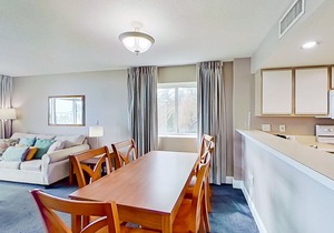 2nd Floor Oceanfront Snowbird Friendly Condo w/ Shared Pool/Hot Tub, AC, WiFi!