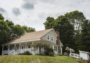 3 acre Lake, Farm Animals Petting Zoo, Horses and Horseback Riding, Room to roam