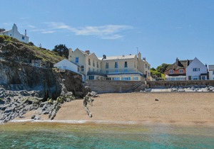 3 At The Beach, Torcross - an apartment that sleeps 4 guests in 2 bedrooms