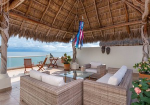 3 Bed Beachfront Penthouse in Punta Vista 1, Punta De Mita